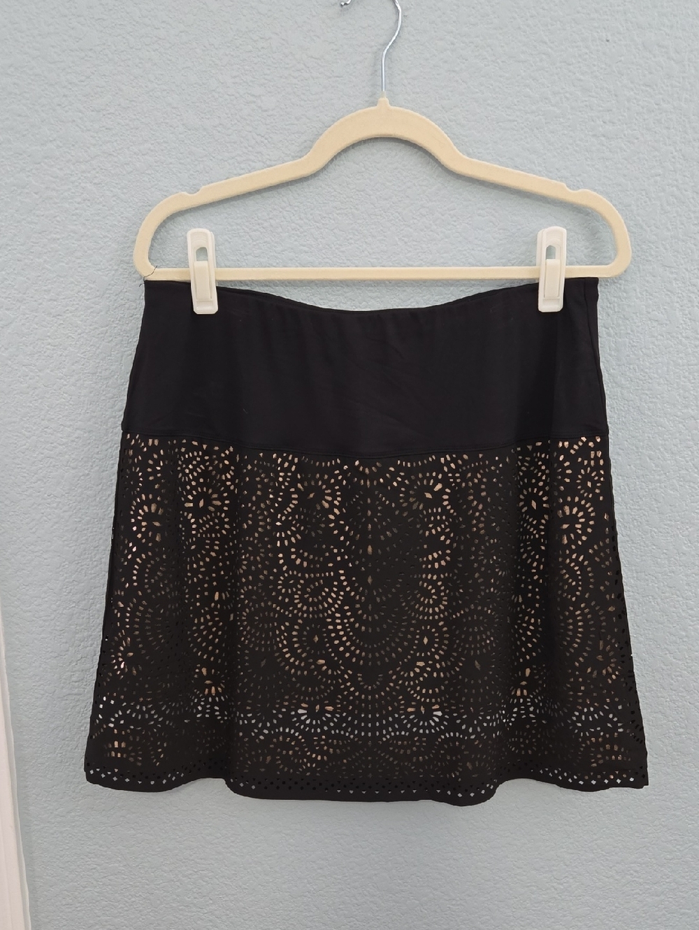 LUCKY IN LOVE Black Laser-Cut A-Line Skirt Golf Skirt Skort Sz LARGE Back Pocket